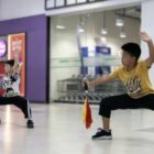Ketika anak-anak di kawasan CitraRaya sedang serius berlatih wushu di Eco Plaza | Foto: Dok. Widi Hatmoko
