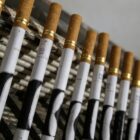 Batang-batang rokok yang dilelet menggunakan ampas kopi membentuk sebuah karya seni | Foto: Dok. Istimewa