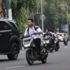 ILUSTRASI | Sejumlah anak sekolah mengendarai sepeda motor tanpa mengenakan helem di jalan raya padat kendaraan di Kota Tangerang | Foto: Dok. Widi. H